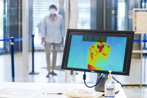 Κοροναϊός : Προσοχή στη δεξαμεθαζόνη εκτός νοσοκομείου – Θα αργήσουμε να πετάξουμε τις μάσκες