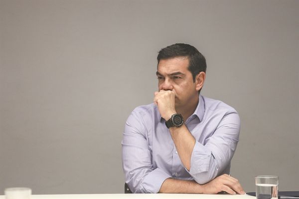 Τσίπρας: Η κυβέρνηση καταδιώκει τον αγρότη παραγωγό