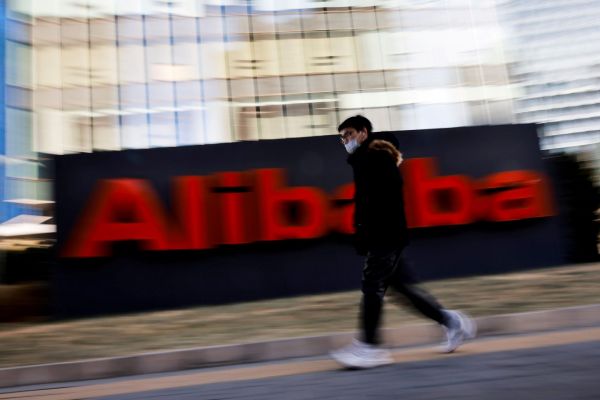 Η κινεζική Alibaba «συνετίστηκε» μετά το χαστούκι των αντιμονοπωλιακών αρχών