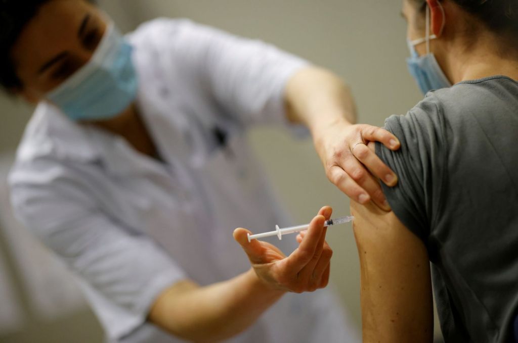 Θεμιστοκλέους: Την επόμενη εβδομάδα η πλατφόρμα εμβολιασμού για ηλικίες 40-49 ετών