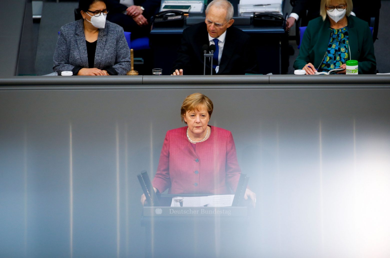 Γερμανία : Ξεκίνησε η συζήτηση του «φρένου έκτακτης ανάγκης» για τις περιοχές με αυξημένο αριθμό κρουσμάτων