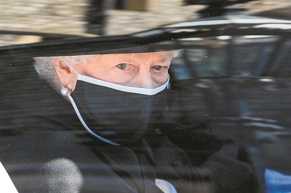 Βασίλισσα Ελισάβετ: Τα ήσυχα γενέθλια και η διπλή απώλεια