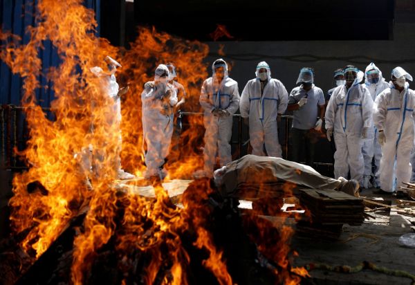 Κοροναϊός: Η Ινδία σπάει κάθε ρεκόρ σε νέα κρούσματα, γονατίζουν τα νοσοκομεία