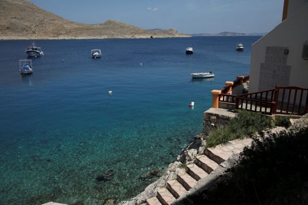 Το Reuters στην Χάλκη: Ο ελληνικός covid-free απομονωμένος παράδεισος περιμένει τους τουρίστες