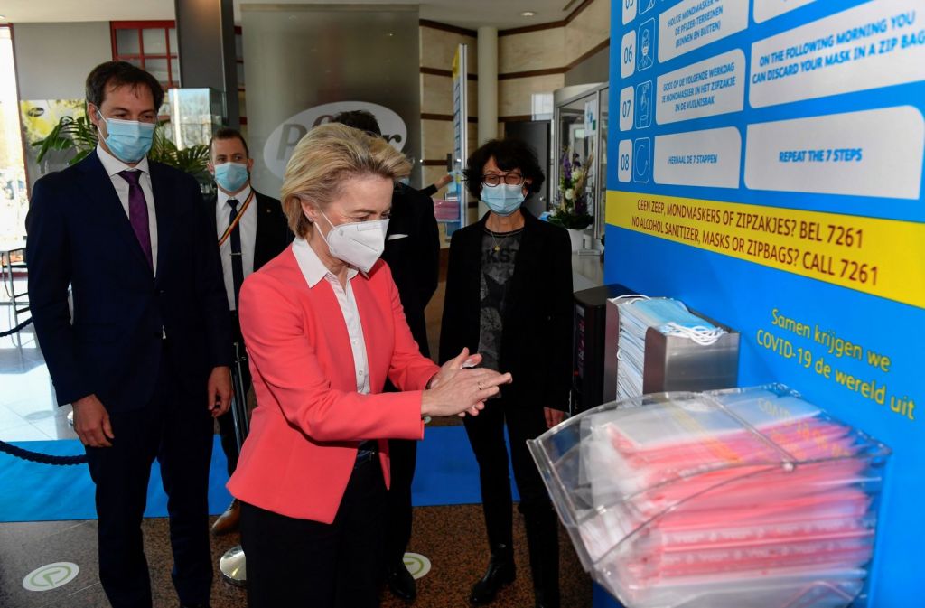 Εμβόλιο Covid-19: Επιθεώρηση Φον ντερ Λάιεν σε εργοστάσιο της Pfizer στο Βέλγιο