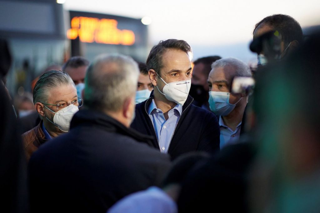 Στο αμαξοστάσιο της ΟΣΥ ο Μητσοτάκης : Στόχος να μειωθεί ο συνωστισμός στις επιβαρυμένες γραμμές