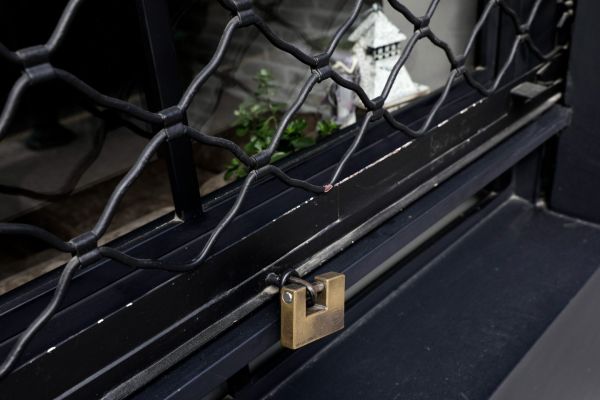 Λιανεμπόριο : Διευκρινίσεις υπουργείου Ανάπτυξης για τις εμπορικές επιχειρήσεις σε Θεσσαλονίκη, Αχαΐα και Κοζάνη