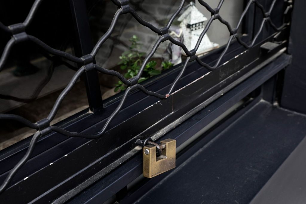 Κοζάνη : Στα «κάγκελα» οι εμποροι – Θέλουμε να δουλέψουμε, θέλουμε να ζήσουμε