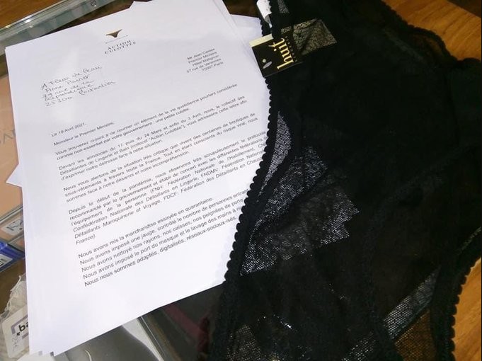 Γαλλία: Έμποροι στέλνουν εσώρουχα στον πρωθυπουργό – Ζητούν να ανοίξουν τα καταστήματα