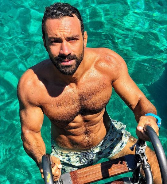 Τανιμανίδης: ‘Εβγαλε την μπλούζα του στην “Φάρμα” κι έγινε πανικός