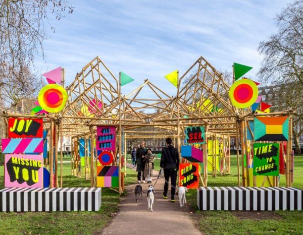 «See Through»: Mηνύματα ελπίδας και χαράς στην καρδιά του Λονδίνου