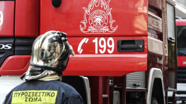 Πυρκαγιά σε κτίριο μέσα στο Αλσος Καισαριανής