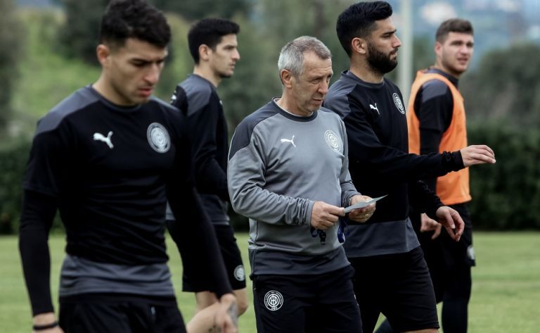 Ο Ζαγοράκης σκέφτεται τον Νιόπλια για την ΕΠΟ