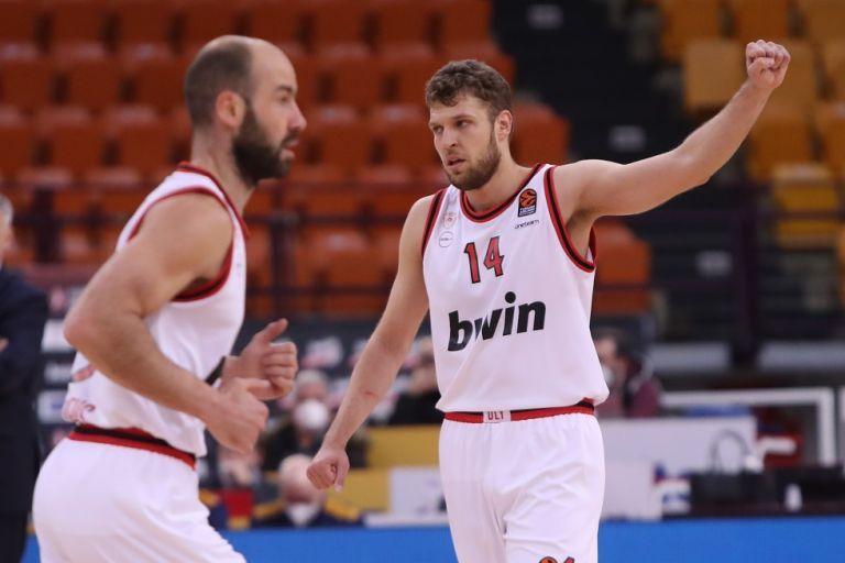 Ολυμπιακός – Χίμκι 82-75 : Με το κεφάλι ψηλά και τον νέο ηγέτη μπροστά