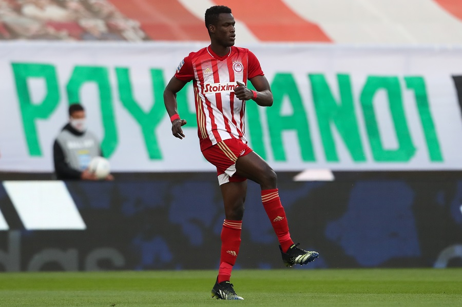 Ολυμπιακός – Παναθηναϊκός : Αναγκαστική αλλαγή με πόνους στη μέση ο Μπα