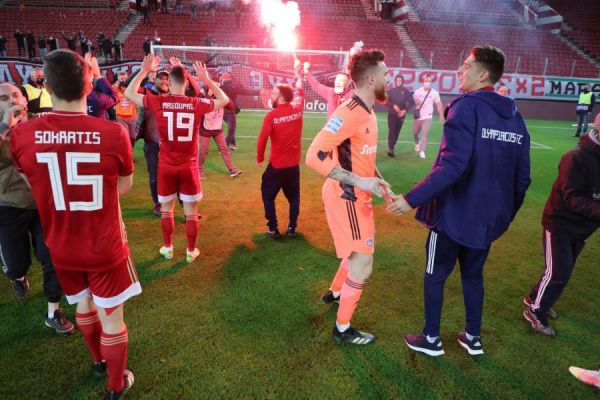 Τα συγχαρητήρια της Νότιγχαμ Φόρεστ για το 46ο πρωτάθλημα του Θρύλου