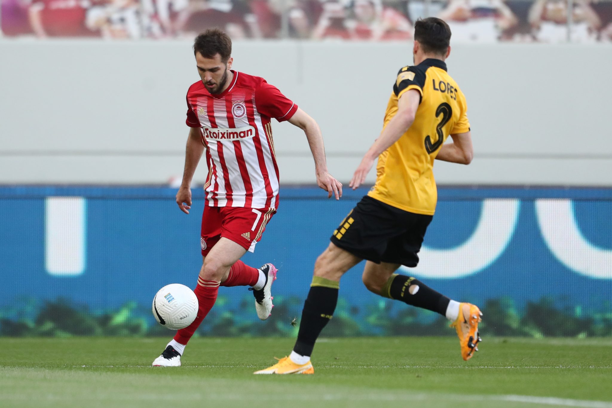 Όρθιος ο πάγκος του Ολυμπιακού: Ζήτησε πέναλτι στο 14΄