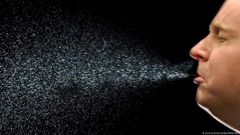 O κοροναϊός «όντως μεταδίδεται από τον αέρα»