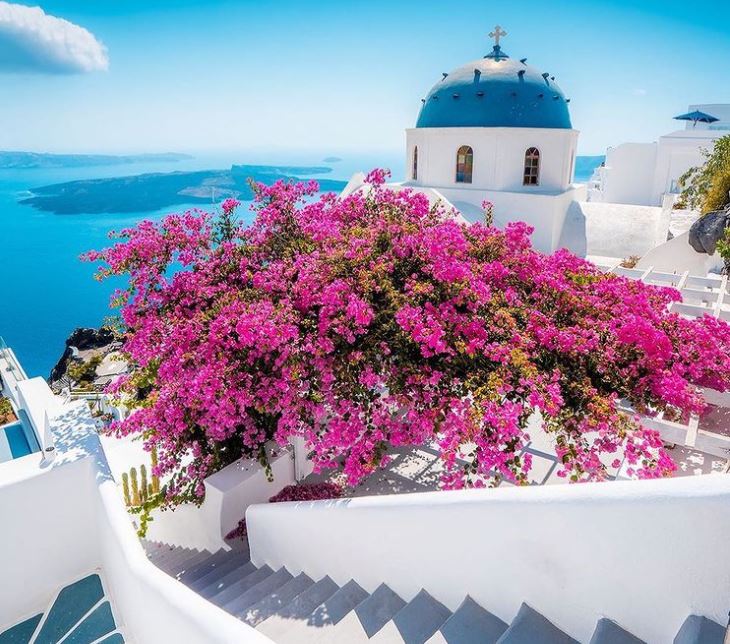 Η Ελλάδα ανοίγει τις πόρτες της σε τουρίστες στην σκιά του κοροναϊού