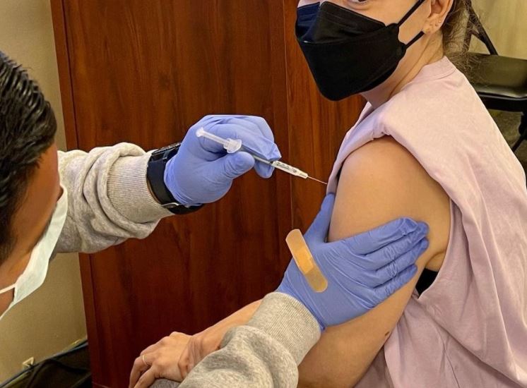 Αλίσια Μιλάνο: Έκανε το εμβόλιο για τον κοροναϊό