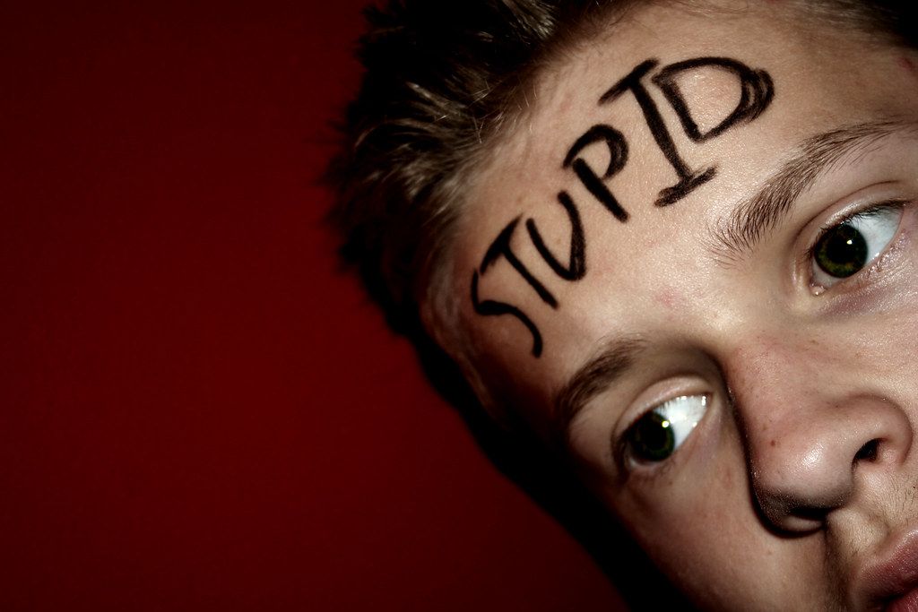 «Μην κάνετε το εμβόλιο. Θα γίνετε ψάρια»… και άλλες ιστορίες ηλιθίων