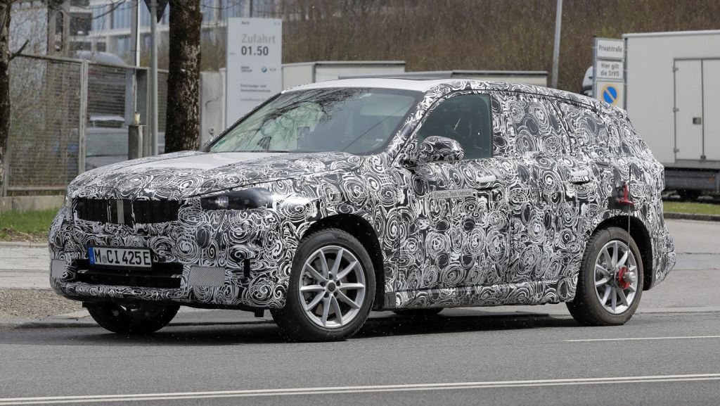 ΒMW iX1: Σε ηλεκτρικό πεδίο