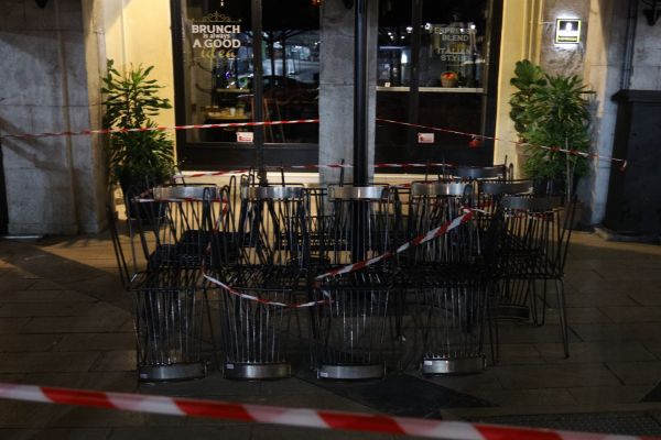 Κοροναϊός : Τρίτη του Πάσχα στρώνει τραπέζι η εστίαση – Στις 19 Απριλίου ανοίγουν malls και φροντιστήρια