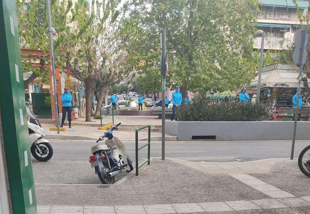 Πλατεία Βαρνάβα : Γέμισε αστυνομικές δυνάμεις για να μπει τέλος στα κορονοπάρτι