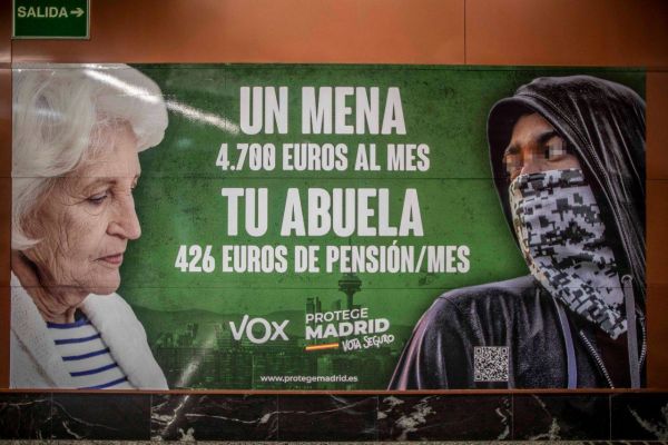 Ισπανία : Σάλος από αφίσα του ακροδεξιού κόμματος Vox για τους ανήλικους μετανάστες