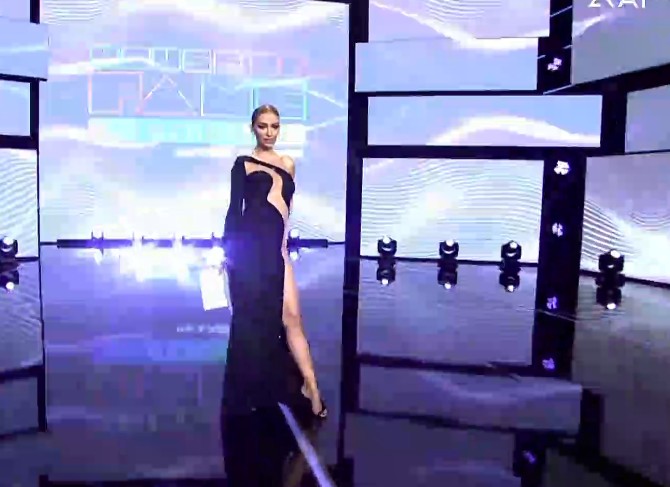 House of Fame : Η Ελένη Φουρέιρα με… σκίσιμο που «κολάζει»