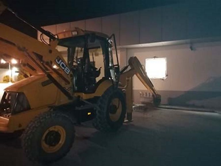 Θεσσαλονίκη: Διαρρήκτες επιστράτευσαν… μπουλντόζα για να «ανοίξουν» σούπερ μάρκετ