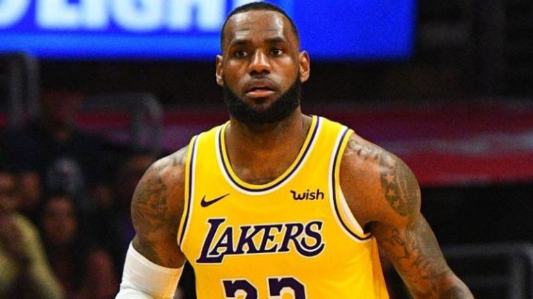 NBA : «Ο ΛεΜπρόν είναι μάλλον ο head coach των Λέικερς»