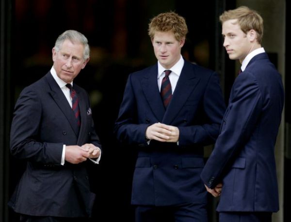 Κηδεία πρίγκιπα Φιλίππου : Όλα τα βλέμματα στραμμένα στη σχέση του Γουίλιαμ και του Χάρι 