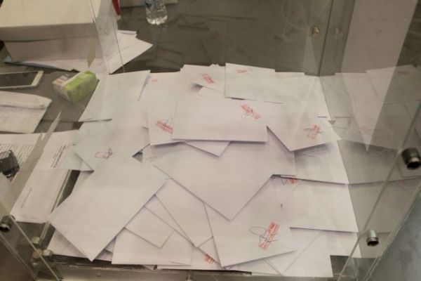 Άρση περιορισμών για τη ψήφο των αποδήμων: Όλο το σχέδιο – Σήμερα στη Βουλή