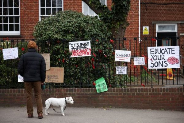 Βρετανία : Τσουνάμι καταγγελιών σεξουαλικών εγκλημάτων και σεξισμού σε σχολεία