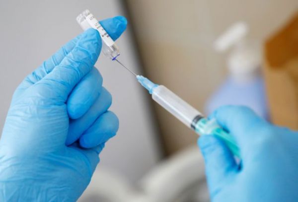 Κοροναϊός : Πώς μπορεί ένα εμβόλιο να προκαλεί θρομβώσεις;