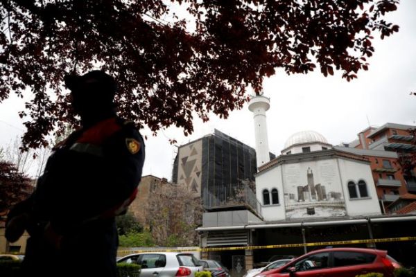 Τίρανα : Επίθεση με μαχαίρι μέσα σε ένα τέμενος – Πέντε τραυματίες