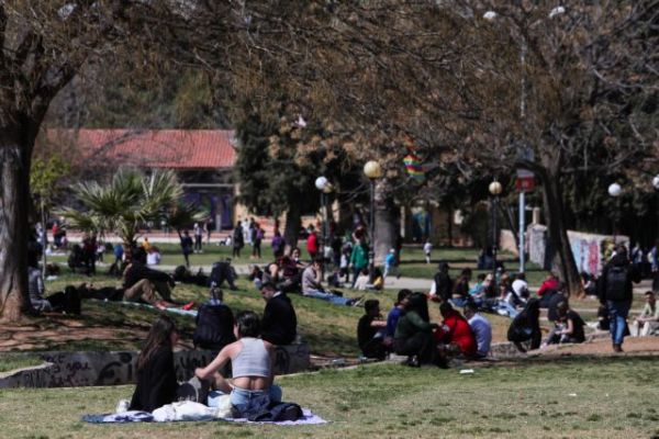 Lockdown: Στο τραπέζι χαλάρωση μέτρων για τους εμβολιασμένους – Από τι θα κριθεί, τι φοβούνται οι ειδικοί