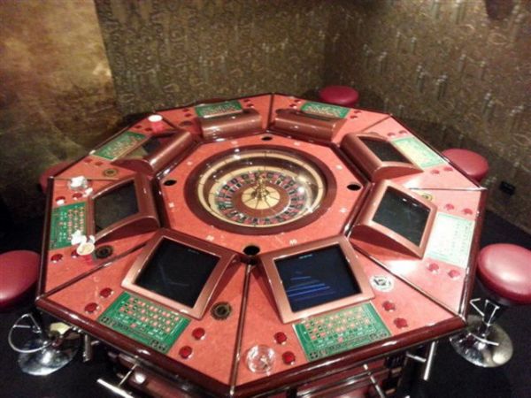 Έφοδος σε χαρτοπαικτική λέσχη – Συνελήφθη γνωστός λαϊκός τραγουδιστής