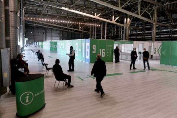 Αναγνωστόπουλος : Οι εμβολιασμοί προχωρούν με αυξανομένους ρυθμούς – Τι είπε για το SMS στο 13032