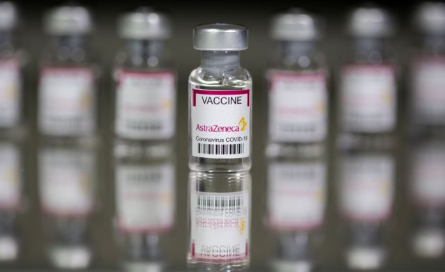 AstraZeneca : «Απειροελάχιστος ο κίνδυνος για όσους εμβολιαστούν με το σκεύασμα», διαβεβαιώνει ο Χρούσος