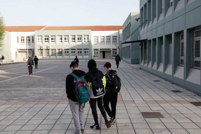 Σχολεία : Πότε ανοίγουν Γυμνάσια και δημοτικά – «Οδηγός» τα self test και ο εμβολιασμός εκπαιδευτικών