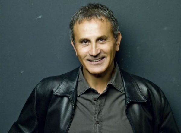 Γιώργος Νταλάρας : Κοιτώ ψηλά με έναν ελεύθερο τρόπο – Αναζητώ τον Θεό στο άγνωστο