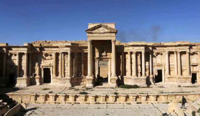 Συρία : Εκτοπισμένες από έναν σύγχρονο πόλεμο, οικογένειες βρίσκουν καταφύγιο στα αρχαία ερείπια