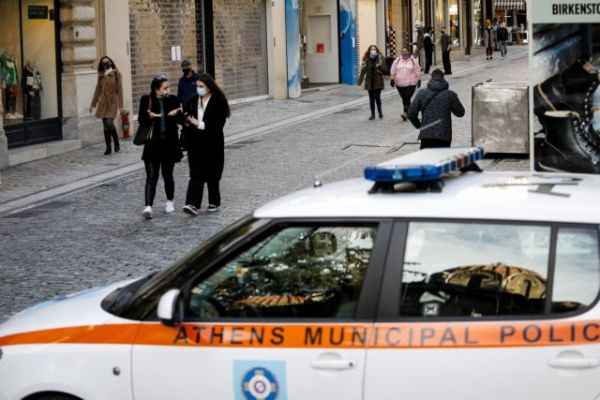 Οι ειδικοί ανάβουν «κόκκινο» για Πάσχα στο χωριό – Πότε θα δούμε αποκλιμάκωση με τα κρούσματα