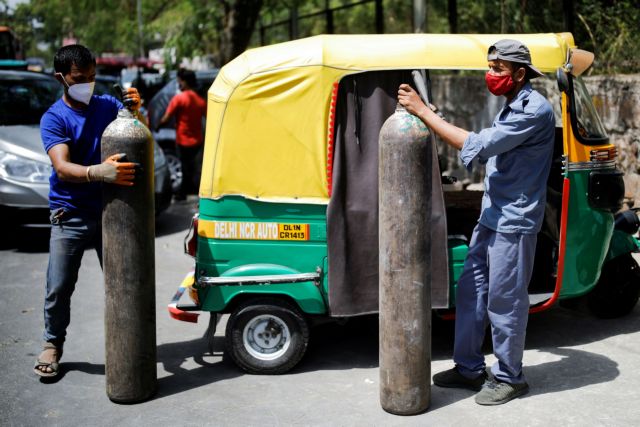 Ινδία : Ξεμένουν από φιάλες οξυγόνου τα νοσοκομεία