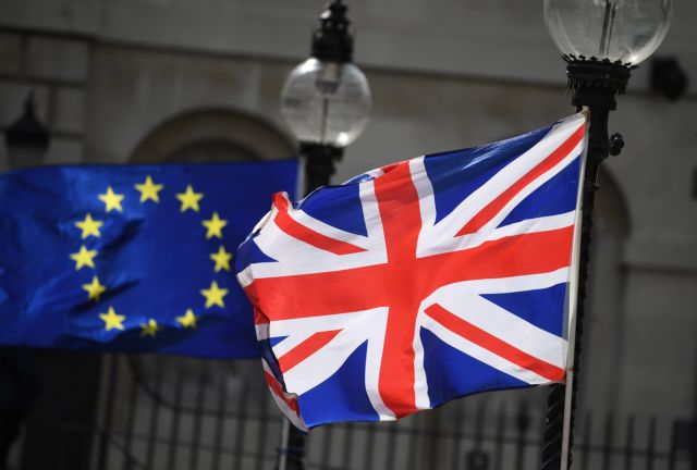 Βρετανία: Οι ευρωβουλευτές εγκρίνουν την μετά το Brexit εμπορική συμφωνία με το Λονδίνο
