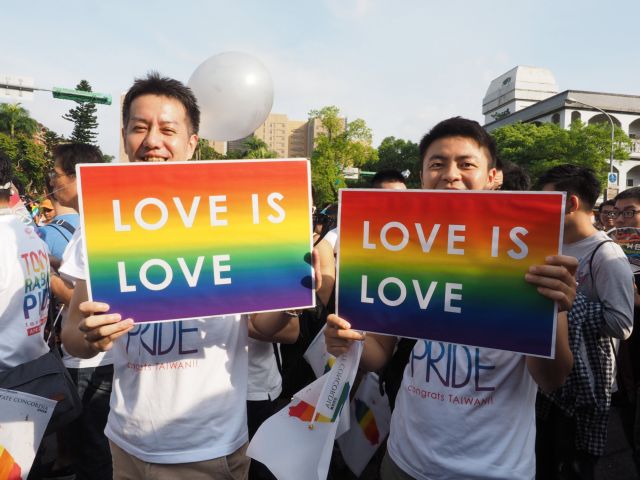 Γκέι γάμος : Είκοσι χρόνια μετά την πρώτη τελετή παραμένει παράνομος στο 85% του πλανήτη