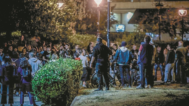 Lockdown : Ποιοι γεμίζουν τις πλατείες και «σπάνε» τα μέτρα κατά της πανδημίας