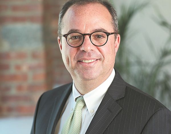 «Δεν μπορείς να ανοίξεις την οικονομία χωρίς εμβολιασμό»